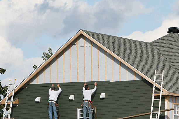 Professional Siding Installation technician working in New Ellenton, SC